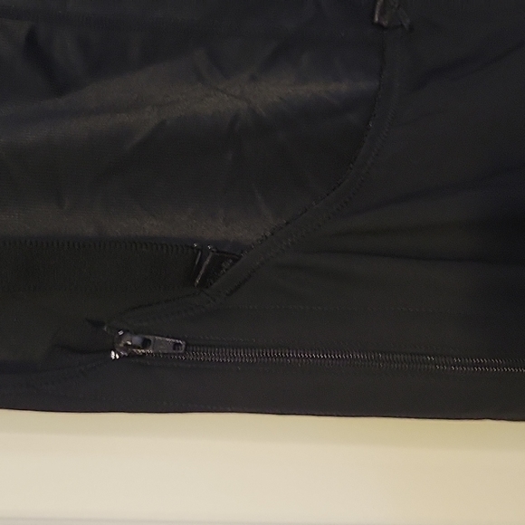 Compression wear - Picture 4 of 9